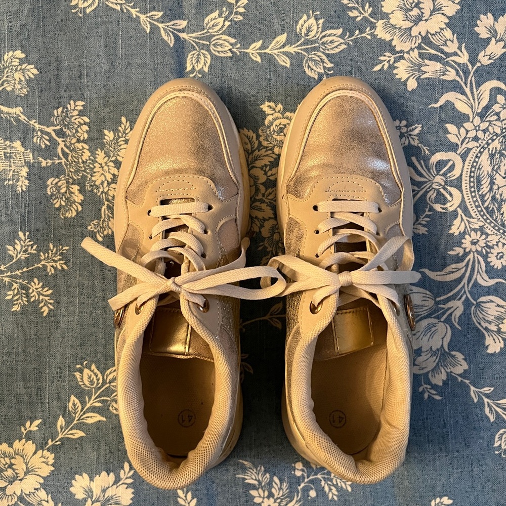 Stylish gold Sneakers